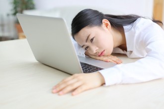 Le présentéisme nuit autant que l'absentéisme au bureau