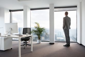 Dirigeants, investissez-vous… ailleurs !