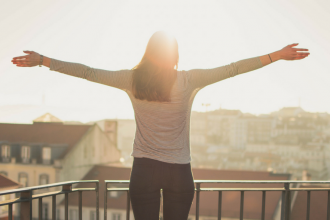 Cultiver le bonheur au travail grâce à la psychologie positive